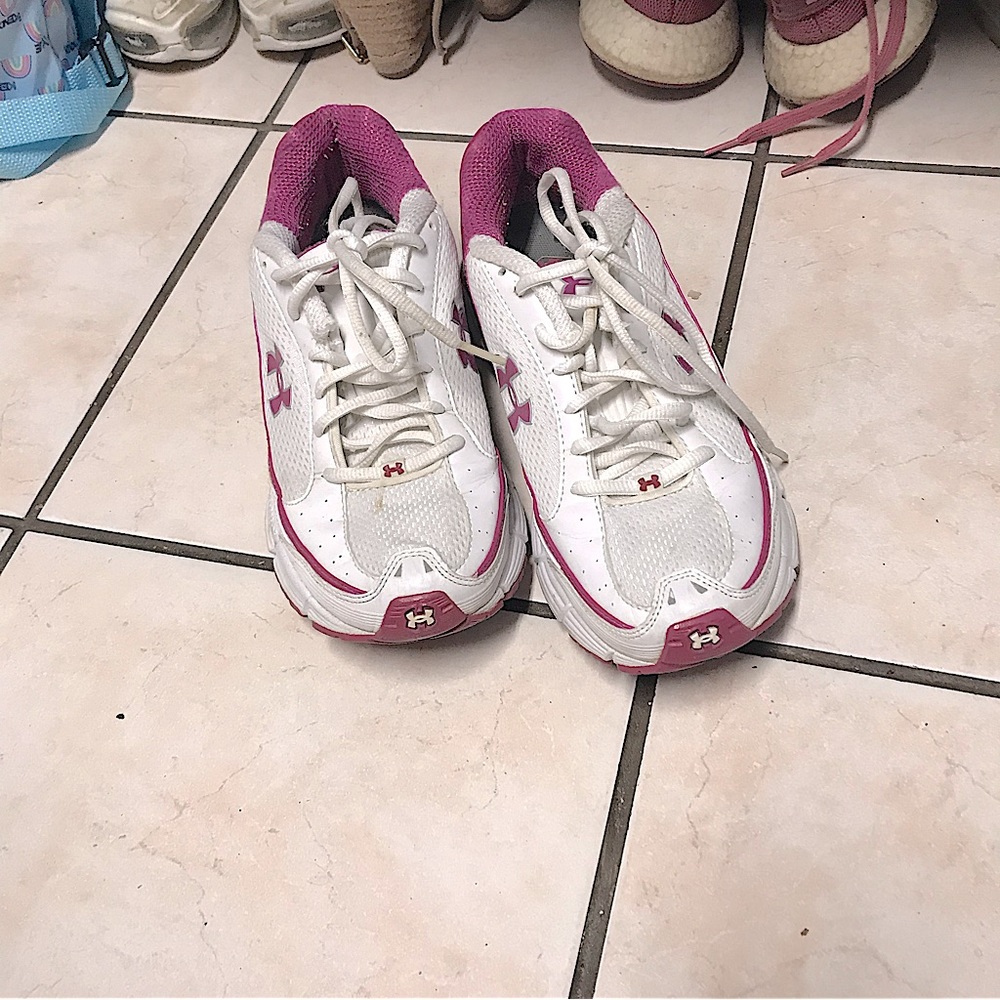 Under armor hot pink and white shoes females.. size 9s…. Kinda worn but s